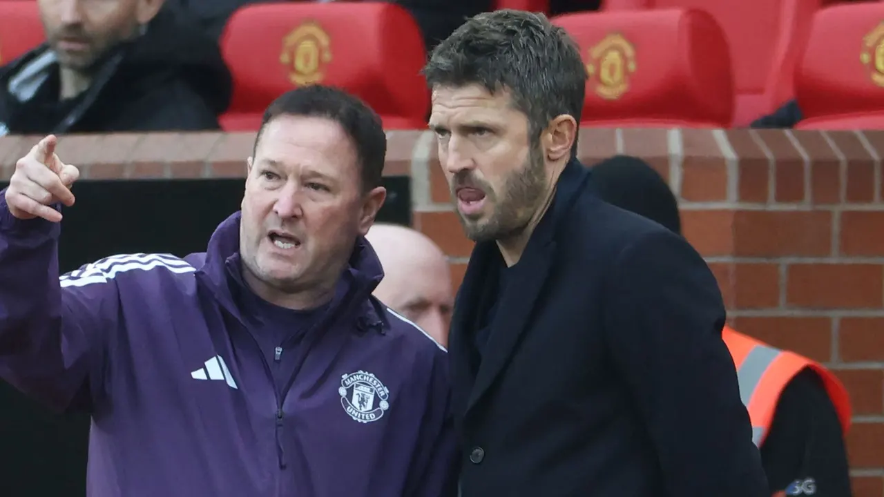 ستيف هولاند يشير إلى أن مانشستر يونايتد لم يستسلم بعد في السباق على لقب الدوري الإنجليزي الممتاز.